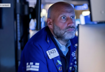 Chứng khoán Mỹ mất điểm vì cổ phiếu chip, giá dầu tăng trong lúc chờ tin sản lượng