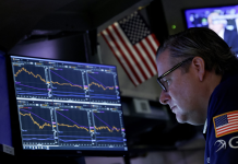 Chứng khoán Mỹ giảm mạnh sau khi Tổng thống Trump gửi thư thuế quan, giá dầu tăng