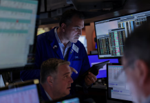 S&P 500 lập kỷ lục mới dù báo cáo PPI nóng hơn dự báo, giá dầu cao nhất 1 tuần