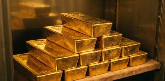 Giá vàng cầm cự mốc 4.000 USD/oz, khép lại quý giảm mạnh nhất trong 13 năm